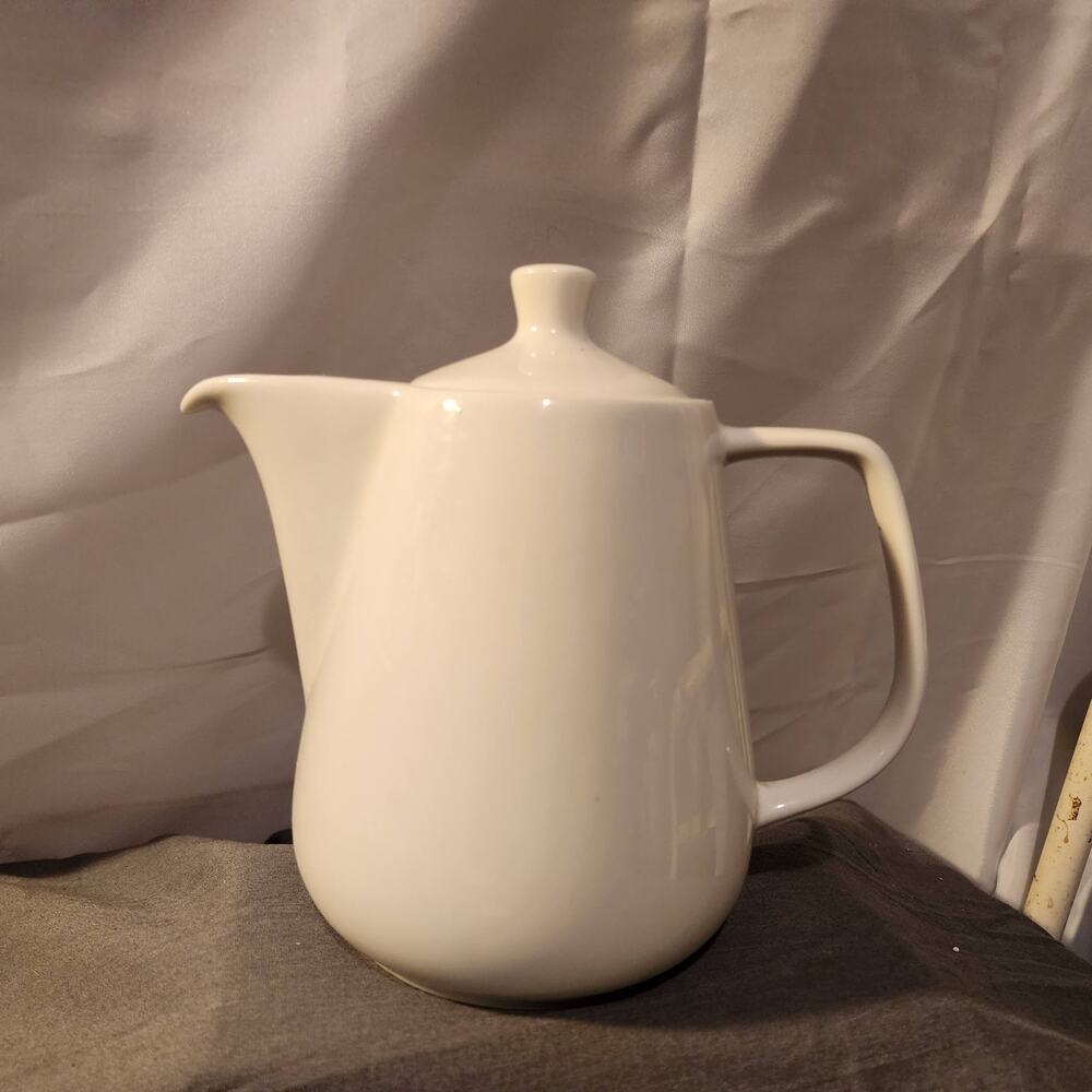 Vintage Melitta White Porcelain No Drip Spout Teapot/Coffee Pot
